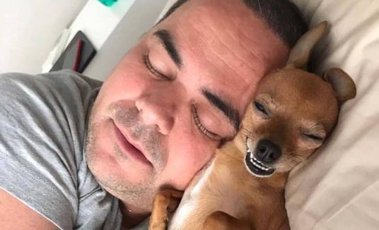 Carioca se derrete pela cachorra que é tutor, Migalha: 'É um elemento essencial para casa' (Reprodução/Instagram)